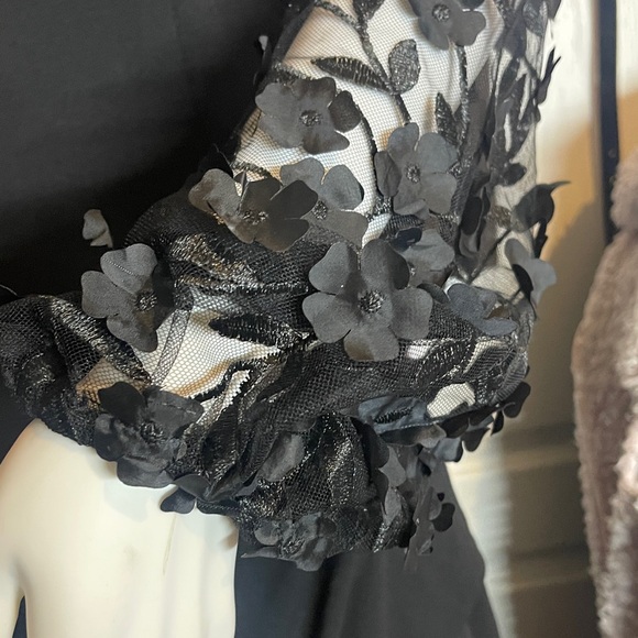 Elegant Black Off-Shoulder Dress - Picture 4 of 9